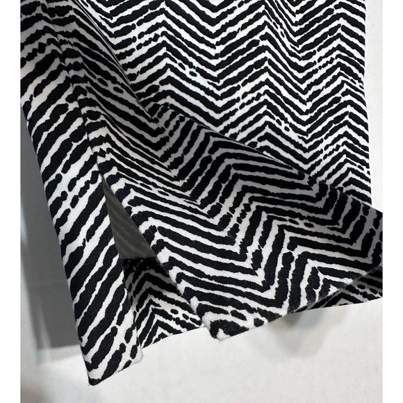 Chico's Women's So Slimming Side Zip Black And White Size 0 Crop Super Comfy - Picture 4 of 14